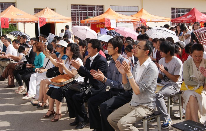 用人单位领导及今年会官网师生参加招聘会开幕式
